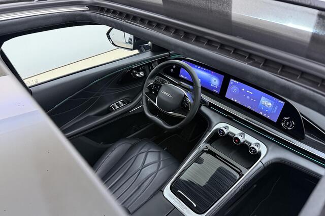 Omoda 9 SHS 1.5T-GDi SHS-P Premium 5p | Nog 6 jaar fabrieksgarantie | Tot 145 km volledig elektrisch rijden | Tot 1100 km gecombineerd rijden | 537 pk | Schuif/ kanteldak | Adaptive cruise control | Climate control | Lederen bekleding | Verwarmbare stoelen voor & achter | Apple Carplay/Android Auto