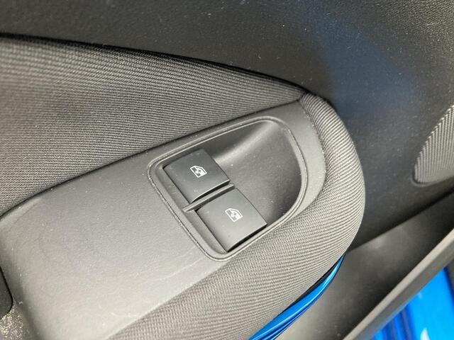 Opel ADAM 1.0 Turbo 90pk BlitZ | Navigatie | Airco | Cruise control | Lage km stand | Stoel- en stuurverwarming | Apple Carplay/ Android auto | Lichtmetalen velgen | Zwart dak