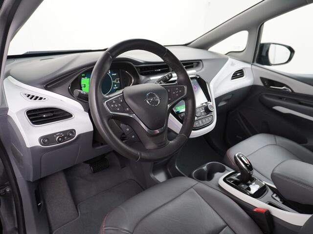 Opel AMPERA Ampera-e Business executive 60kWh Leder Apple Carplay Android Auto Bose®-Sound Cruise Control Ecc Camera Voorstoelen+Stuur verwarmd Keyless WiFi Xenon Verkeersbordlezer Led parkeer-assistent Sensor dodehoek DAB Dodehoek detector Unieke km stand!