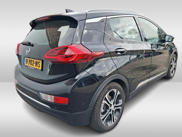 Opel AMPERA Ampera-e Business executive 60 kWh / Camera / Leder / Navigatie / Keyless / 17'' / Stoelverwarming V+A / Stuurverwarmd / Dodehoek / DAB / Cruise Control