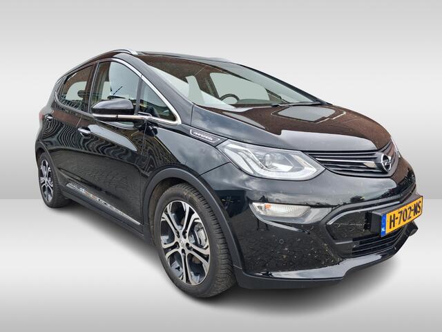 Opel AMPERA Ampera-e Business executive 60 kWh / Camera / Leder / Navigatie / Keyless / 17'' / Stoelverwarming V+A / Stuurverwarmd / Dodehoek / DAB / Cruise Control