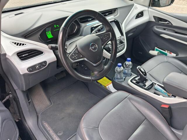 Opel AMPERA Ampera-e Business executive 60 kWh / Camera / Leder / Navigatie / Keyless / 17'' / Stoelverwarming V+A / Stuurverwarmd / Dodehoek / DAB / Cruise Control