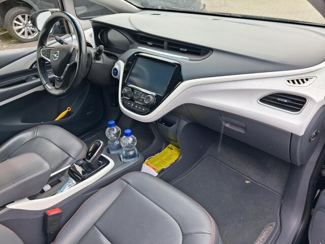 Opel AMPERA Ampera-e Business executive 60 kWh / Camera / Leder / Navigatie / Keyless / 17'' / Stoelverwarming V+A / Stuurverwarmd / Dodehoek / DAB / Cruise Control