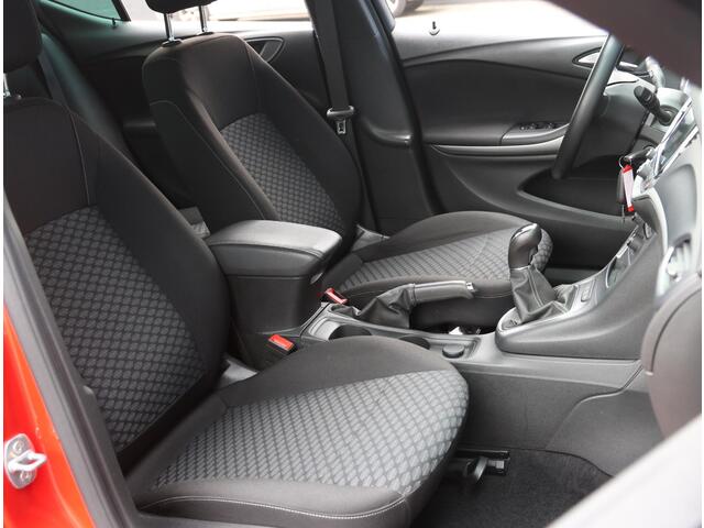 Opel ASTRA 1.4 150pk Turbo Black Edition | Navigatie | Airco | CruiseControl | 17" LMV | Isofix |