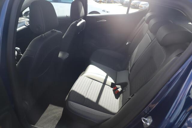 Opel ASTRA 1.2 Elegance 131PK 16 inch LMV Navigatie Carplay Android Achteruitrijcamera Clima Cruise Parkeersensor