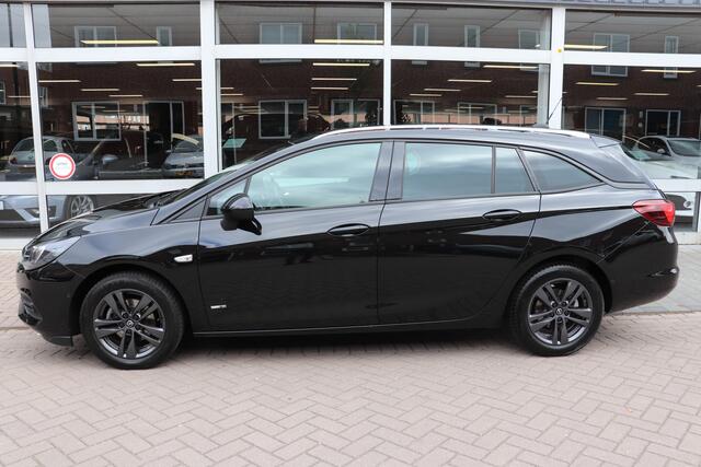 Opel ASTRA Sports Tourer 1.2 130PK Business Edition. Navigatie, winterpakket.