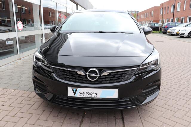 Opel ASTRA Sports Tourer 1.2 130PK Business Edition. Navigatie, winterpakket.