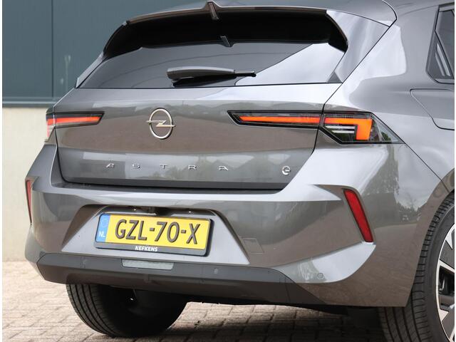 Opel ASTRA Electric 54 kWh Business Edition | Warmtepomp | Stoel/stuur Verwarming | FULL LED | AGR-bestuurdersstoel | Apple Carplay/ Android Auto | Adaptieve cruise control | Camera | Parkeersensoren voor & Achter |