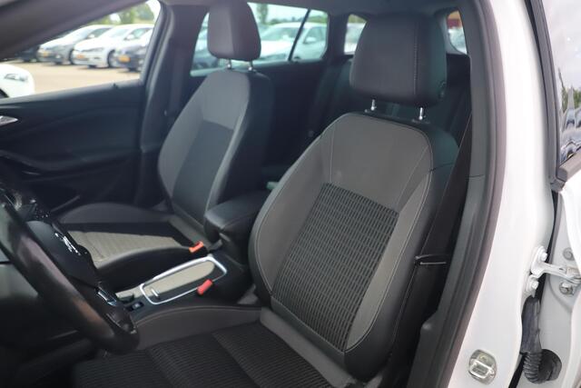 Opel ASTRA Sports Tourer 1.2 Business Elegance 131PK Trekhaak Navigatie Achteruitrijcamera Keyless Stuur & Stoelverwarming Rijstrooksensor