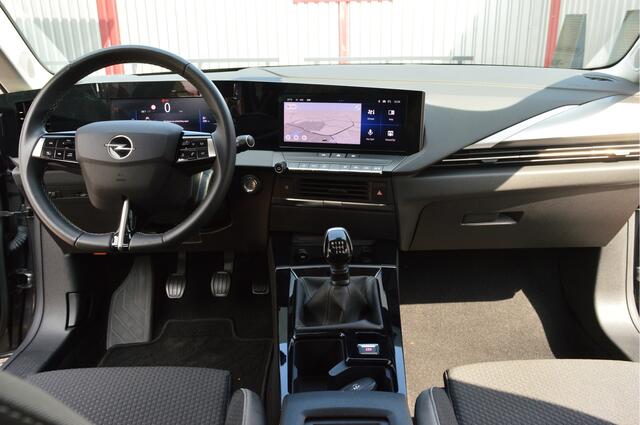 Opel ASTRA 1.2 Edition O.a: Navi, Clima, Cruise, PDC, Carplay, DAB, Rijklaar, Etc. All-in prijs!