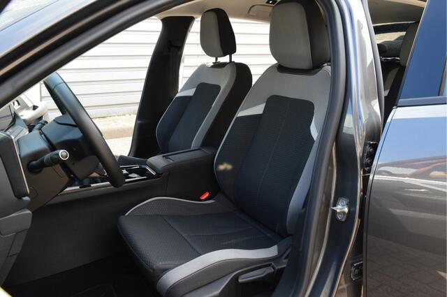 Opel ASTRA 1.2 Edition O.a: Navi, Clima, Cruise, PDC, Carplay, DAB, Rijklaar, Etc. All-in prijs!