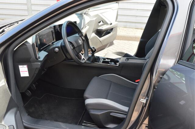 Opel ASTRA 1.2 Edition O.a: Navi, Clima, Cruise, PDC, Carplay, DAB, Rijklaar, Etc. All-in prijs!