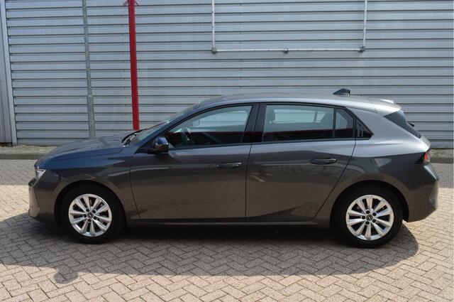 Opel ASTRA 1.2 Edition O.a: Navi, Clima, Cruise, PDC, Carplay, DAB, Rijklaar, Etc. All-in prijs!