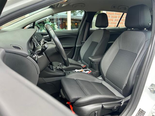 Opel ASTRA 1.2 Bns Elegance CAMERA/ 2X PDC / KEYLESS / NAVI / LED / CLIMA /