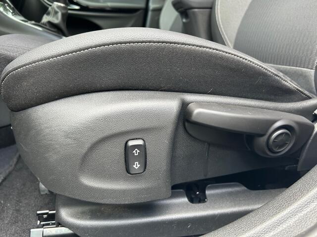 Opel ASTRA 1.2 Bns Elegance CAMERA/ 2X PDC / KEYLESS / NAVI / LED / CLIMA /