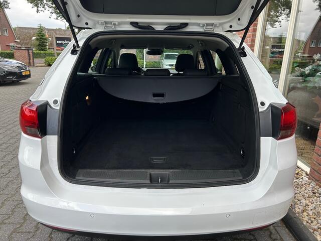 Opel ASTRA 1.2 Bns Elegance CAMERA/ 2X PDC / KEYLESS / NAVI / LED / CLIMA /