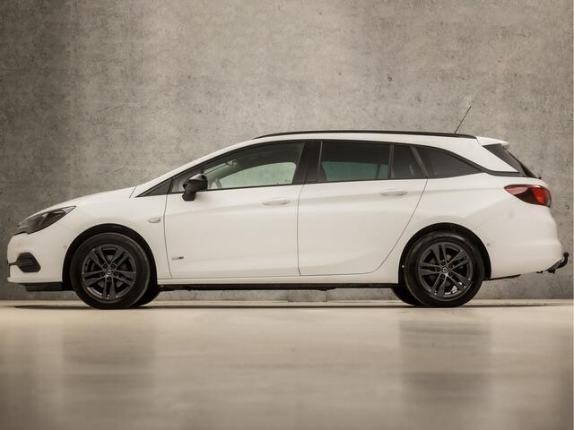 Opel ASTRA Sports Tourer 1.2 Sport (APPLE CARPLAY, NAVIGATIE, ADAPTIVE CRUISE, CLIMATE, CAMERA, TREKHAAK, LEDER, SPORTSTOELEN, PARKEERSENSOREN, LED KOPLAMPEN, DAB+, NIEUWSTAAT)