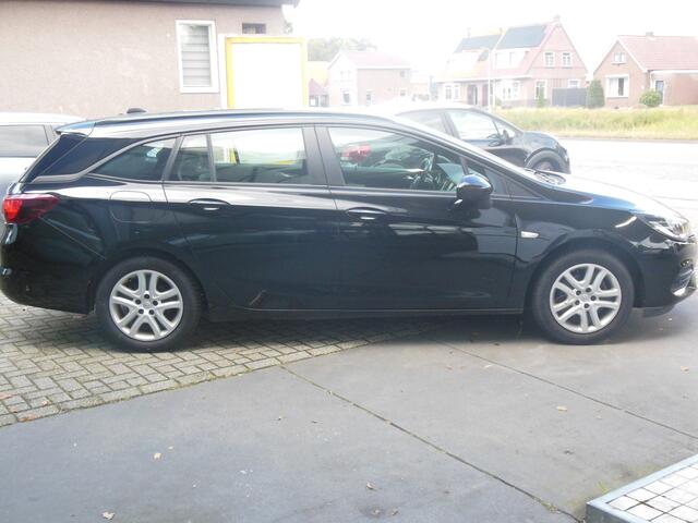 Opel ASTRA Sports Tourer 1.2 Edition Staat in De Krim