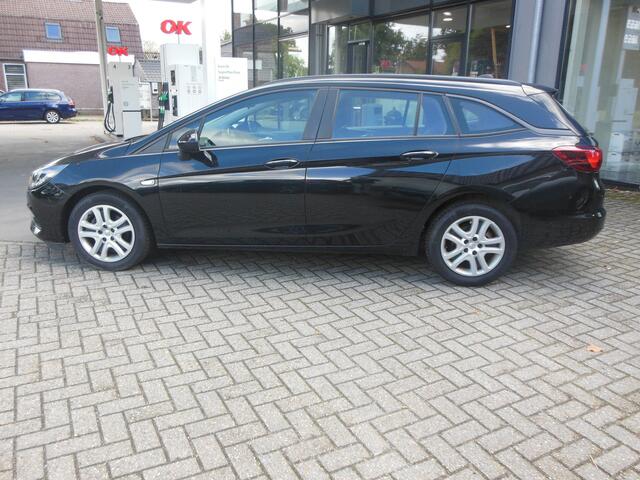 Opel ASTRA Sports Tourer 1.2 Edition Staat in De Krim