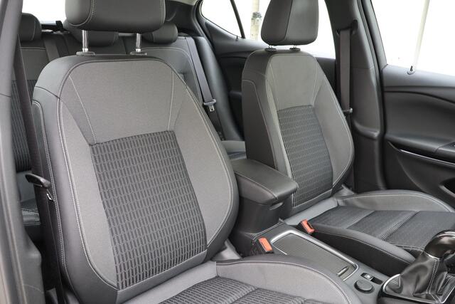 Opel ASTRA 1.2 Elegance 130 PK | Navigatie | Stoel & Stuurverwarming | Lichtmetalen velgen | Camera | Parkeersensoren voor en achter | Keyless | Cruise control