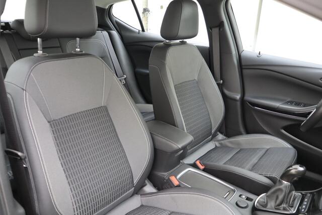 Opel ASTRA 1.2 Elegance 130 PK | Navigatie | Stoel & Stuurverwarming | Lichtmetalen velgen | Camera | Parkeersensoren voor en achter | Keyless | Cruise control