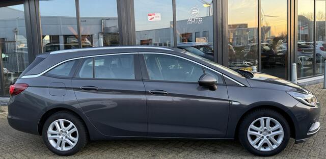Opel ASTRA Sports Tourer 1.0 Business+ | Nette Staat! | NL AUTO | Trekhaak | Onderhoudshistorie | 2 Sleutels | Parkeersensoren | Climate Control | Cruise Control |
