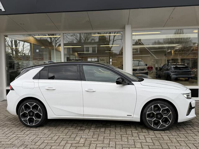 Opel ASTRA 1.6 Turbo Plug In Hybrid Ultimate | Automaat | Achteruitrij camera | Apple Carplay | Electronic climate controle | Elektrisch glazen Panorama Dak | Voorstoelen verwarmd | Navigatiesysteem |