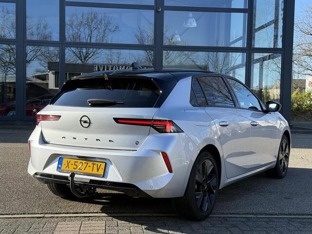 Opel ASTRA Electric 54 kWh GS | 3-FASE | SOH 95% | AFNEEMBARE TREKHAAK | NET ONDERHOUD GEHAD / DIRECT LEVERBAAR | STOEL- & STUURVERWARMING | 360° CAMERA | ORIGINEEL NL AUTO |
