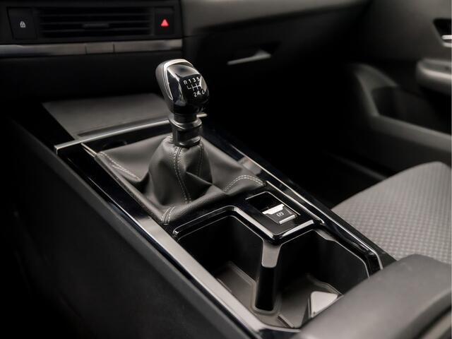 Opel ASTRA 1.2 Sport (APPLE CARPLAY, GROOT NAVI, GETINT GLAS, PARKEERSENSOREN, SPORTSTOELEN, CRUISE, ARMSTEUN, LM VELGEN, NIEUWSTAAT)