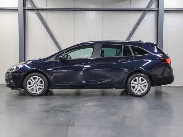 Opel ASTRA ST 105PK Online Edition | 1ste eigenaar | AppleCarplay/AndroidAuto | Climate Control | Cruise Control | Bluetooth | Parkeersensoren | Navigatie | Armsteun | Isofix | Privacy Glass |