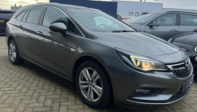 Opel ASTRA Sports Tourer 1.4 Turbo 120 Jaar Edition 150PK | AUTOMAAT | ZEER NETTE STAAT | Trekhaak | Stoel en Stuur Verwarming | APK tot 29-04-2027 |