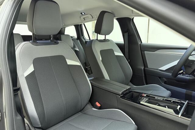 Opel ASTRA Electric 54 kWh Edition | Navigatie via APP | Adapt. Cruise control | Climate control | DAB | Parkeersensoren | Warmtepomp | 18" Lichtmetalen velgen