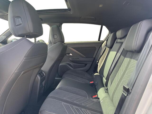 Opel ASTRA Electric Ultimate EV 58kWh 156pk | ALCANTARA | SCHUIFKANTELDAK | STOEL + STUUR + VOORRUITVERW. | 18 INCH LM-VELGEN | NAVI | CAMERA | MASSAGE STOELEN |