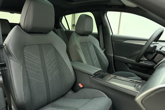 Opel ASTRA Electric 58 kWh Ultimate | Nieuw model! | LED matrix | Panoramadak | Camera's rondom | AGR stoelen | Stoelverwarming | Navigatie