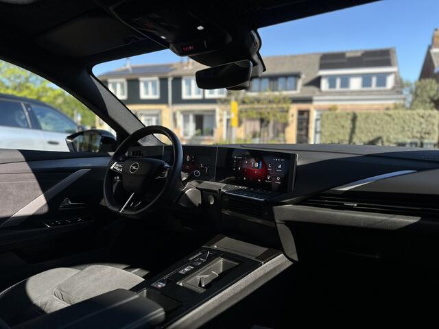 Opel ASTRA 1.2 Turbo Ultimate Automaat Trekhaak/Panorama dak/Eletr stoel met geheugen.