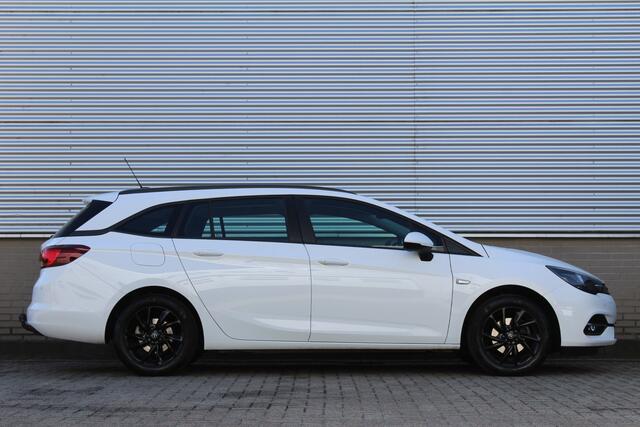 Opel ASTRA Sports Tourer 1.2 Edition | Black | Trekhaak | Camera | Navigatie | Airco