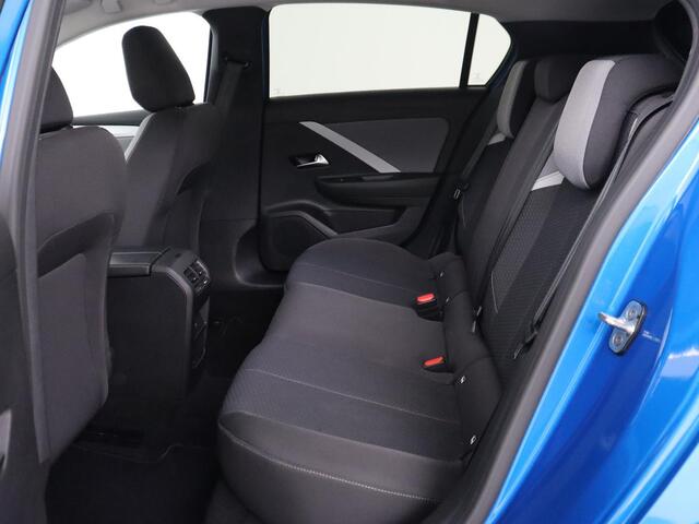 Opel ASTRA 1.6 Hybrid Business Edition | SOH 96,1% | Stoelverwarming | Adaptive cruise | Carplay | Camera | Navigatie | Full LED | Stuurverwarming | Climate control | Parkeerhulp | Getint glas | PHEV | Plug In