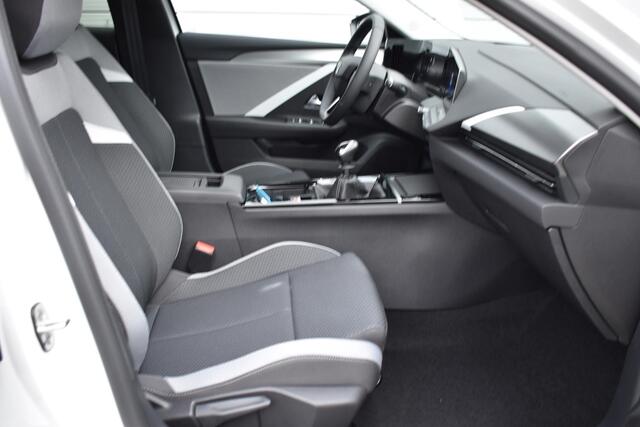 Opel ASTRA Sports Tourer 1.2 Level 2 Navigatie / Cruisecontrol / getint glas