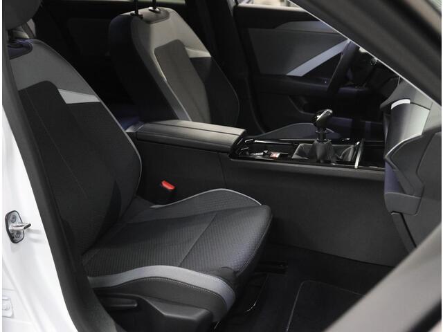 Opel ASTRA Sports Tourer 1.2 110PK Business Edition | 1ste eigenaar | Navigatie | Climate Control | Adaptieve Cruise Control | Achteruitrijcamera | Parkeersensoren | Stoel/Stuurverwarmd | Keyless | AppleCarplay/AndroidAuto | Isofix | Privacy Glass |