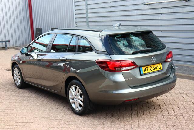 Opel ASTRA Sports Tourer 1.0 Online Edition O.a: PDC v+a, Airco, Cruise, Navi, Carplay, DAB, Etc. All-in prijs!