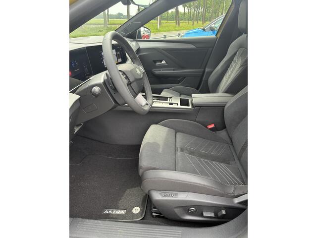 Opel ASTRA 1.6 Turbo Automaat Plug In Hybrid Ultimate | DEMO | Panorama Schuifkanteldak | ECC | Navigatie | Camera | Winterpakket | AGR | Alcantara | Matrix-LED | Parkilot