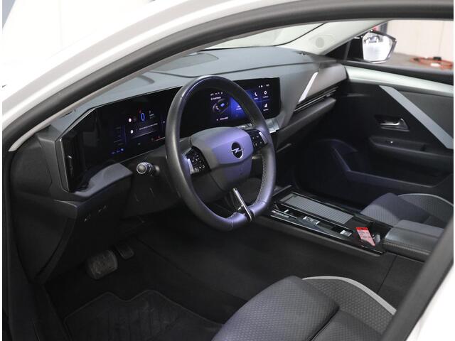 Opel ASTRA ST 180PK Hybrid | 1ste eigenaar | Trekhaak | Camera | Stuur/stoelverwarming | Adaptive Cruise Control | AppleCarPlay/Android | AUTOMAAT | Isofix | Privacy Glass | Parkeersensoren |