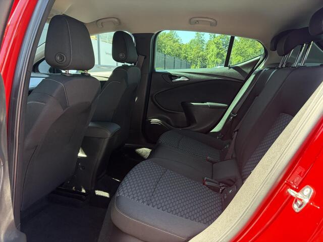Opel ASTRA 1.4 Black Edition 2e Eigenaar,Carplay,150pk,Navi,6 Bak,Airco,Cruise,Lm velgen,Pdc,N.A.P,Nieuwe Apk bij Aflevering