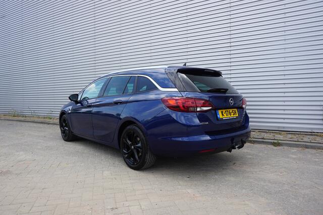 Opel ASTRA Sports Tourer 1.2 Elegance Airco / Navi / Cruise / Camera / Parkeers. / Trekhaak / Lm velgen / NAP