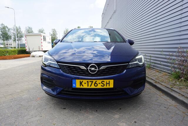Opel ASTRA Sports Tourer 1.2 Elegance Airco / Navi / Cruise / Camera / Parkeers. / Trekhaak / Lm velgen / NAP