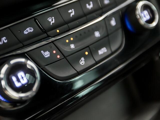 Opel ASTRA 1.2 Blitz Edition (APPLE CARPLAY, NAVIGATIE, STUUR/STOELVERWARMING, CLIMATE, CAMERA, SPORTSTOELEN, GETINT GLAS, ADAPTIVE CRUISE, NIEUWSTAAT)