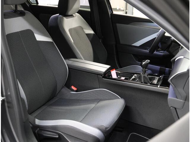 Opel ASTRA ST 130PK Edition | 1ste eigenaar | Trekhaak | Camera | Stoel/stuurverwarming | AppleCarPlay/AndroidAuto | Armsteun | Climate Control | Cruise Control | LED | Isofix | Privacy Glass | Parkeersensoren |
