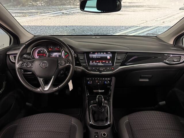 Opel ASTRA 1.4 INNOVATION / Camera / PDC / Apple Carplay / PArkeerhulp / Trekhaak / Cruise control / Boekjes en historie aanwezig.