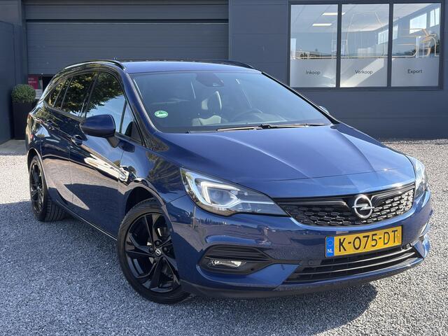 Opel ASTRA Sports Tourer 1.2 Ultimate 2e Eigenaar l Trekhaak l Camera l Carplay l Navi l Alcantara-Leder l 17''Lmv l Stoelverw-Stuurverw l Net beurt gehad l Dodehoek l Rijstrooksensor l Pdc V+A l 6 Bak l N.A.P l 146pk l Bj 11-2020 l Apk tot 08-2028