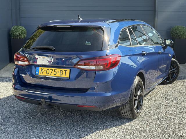 Opel ASTRA Sports Tourer 1.2 Ultimate 2e Eigenaar l Trekhaak l Camera l Carplay l Navi l Alcantara-Leder l 17''Lmv l Stoelverw-Stuurverw l Net beurt gehad l Dodehoek l Rijstrooksensor l Pdc V+A l 6 Bak l N.A.P l 146pk l Bj 11-2020 l Apk tot 08-2028